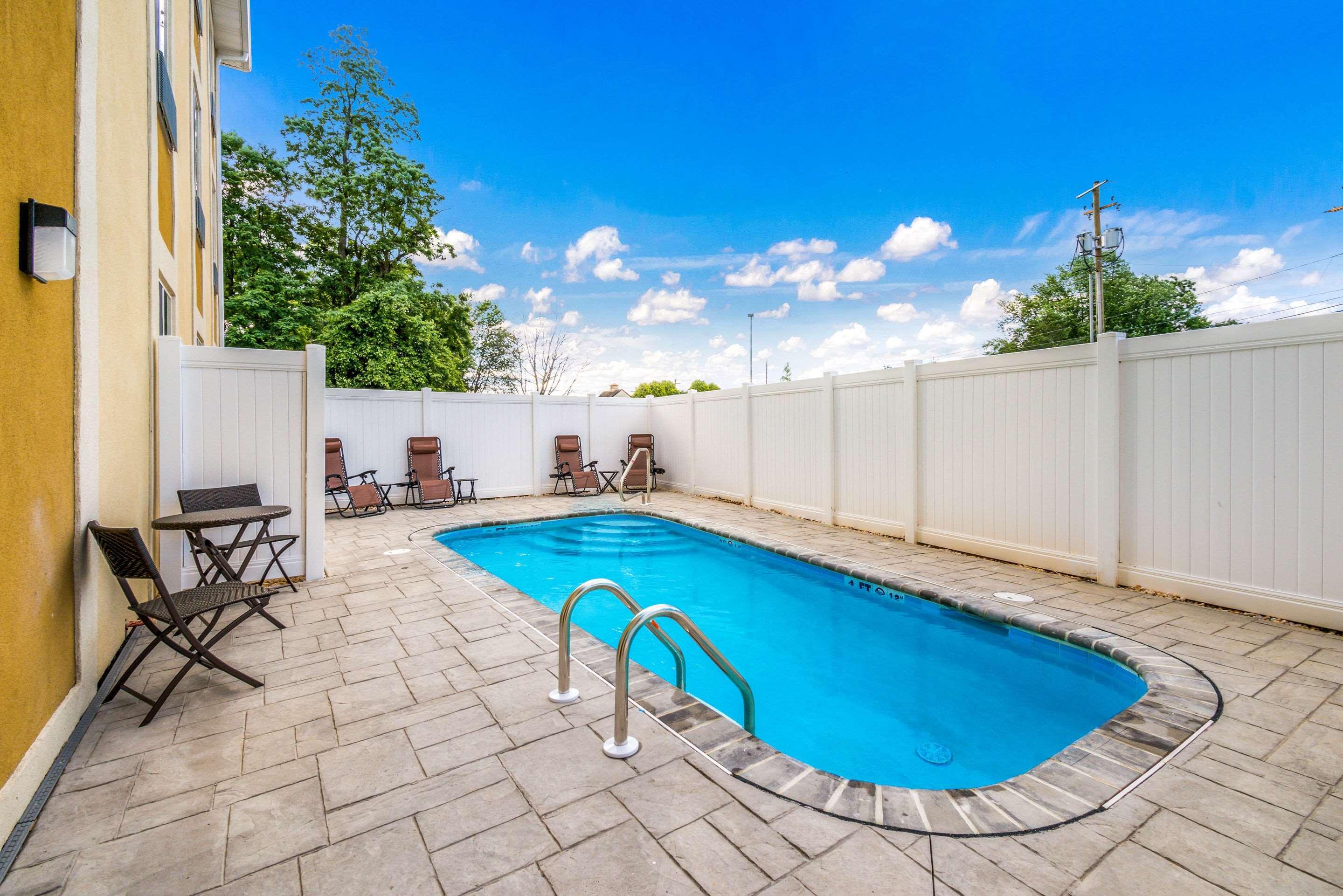 Comfort Inn & Suites Harrisburg - Hershey West Bagian luar foto